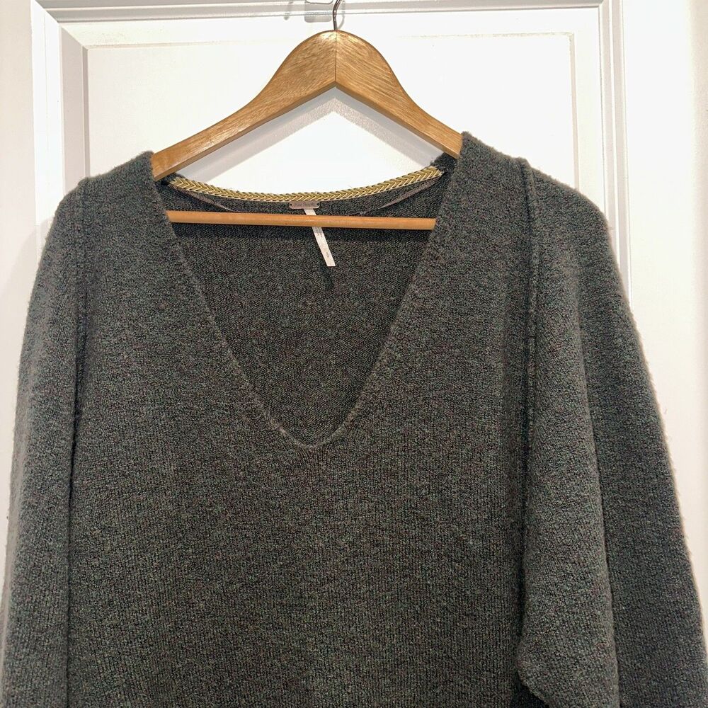 Free People V-Neck Wool Blend Sweater S Green Oversized Slouchy Pullover - Picture 2 of 9